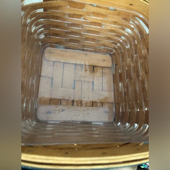 Longaberger 1992 Small Strawberry Basket with Protector - Picture 5 of 5